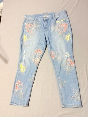 Melissa McCarthy Light Wash Floral Embroidered Women’s Jeans Size 22
